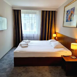 Hotel Hit, Varsovia