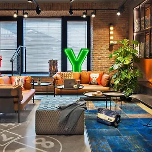 Hotel Moxy Praga, Varsovia