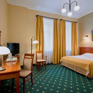 Hotel Hetman, Varsovia